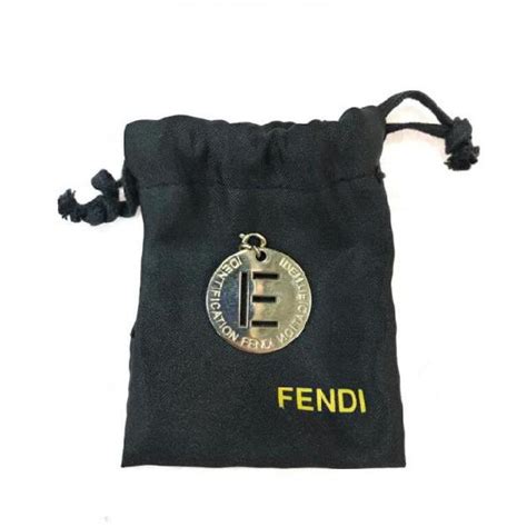 ciondolo fendi iniziale amazon|fendi scogliere.